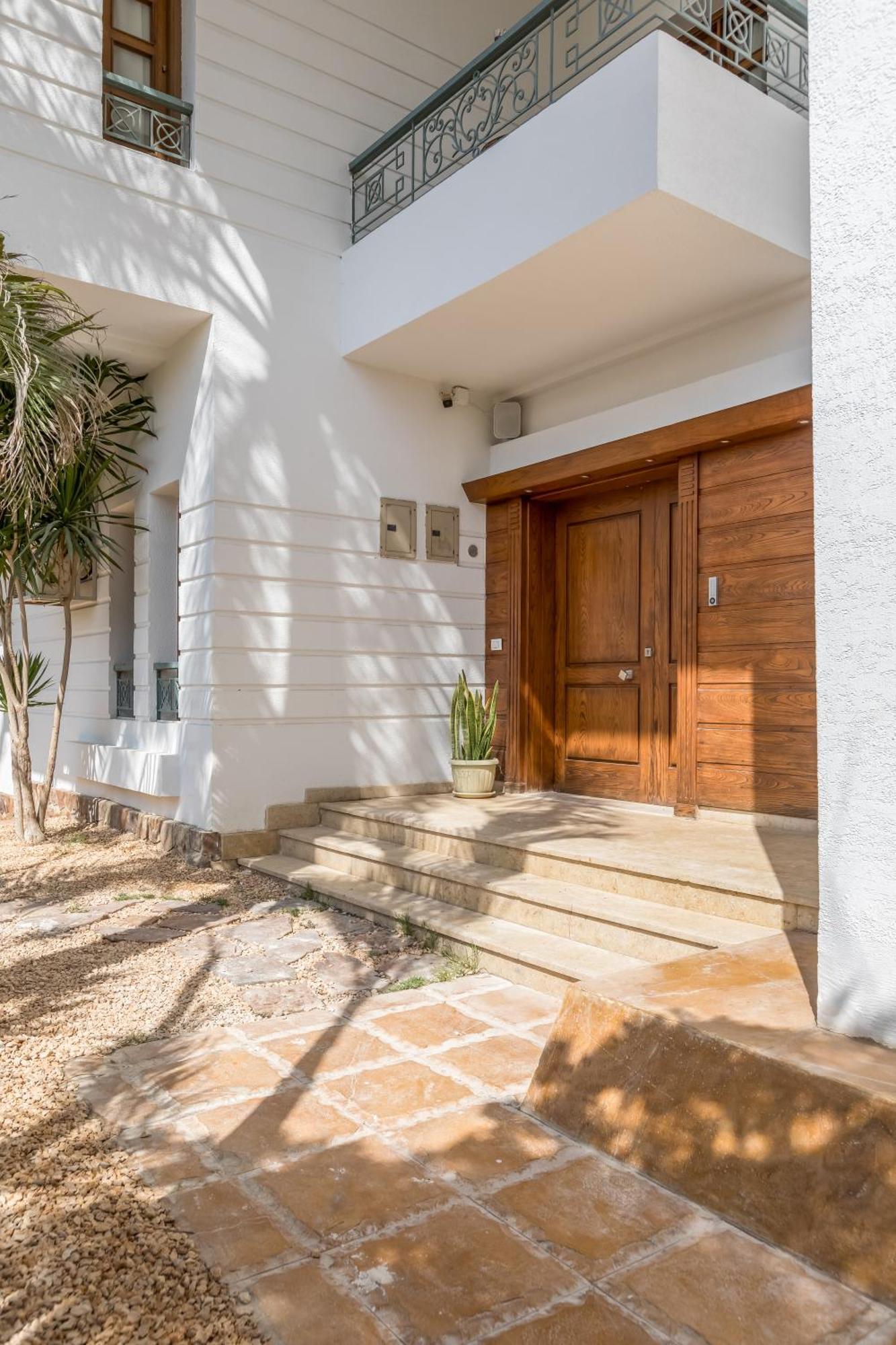 Livingville Nine Kaherah Luaran gambar