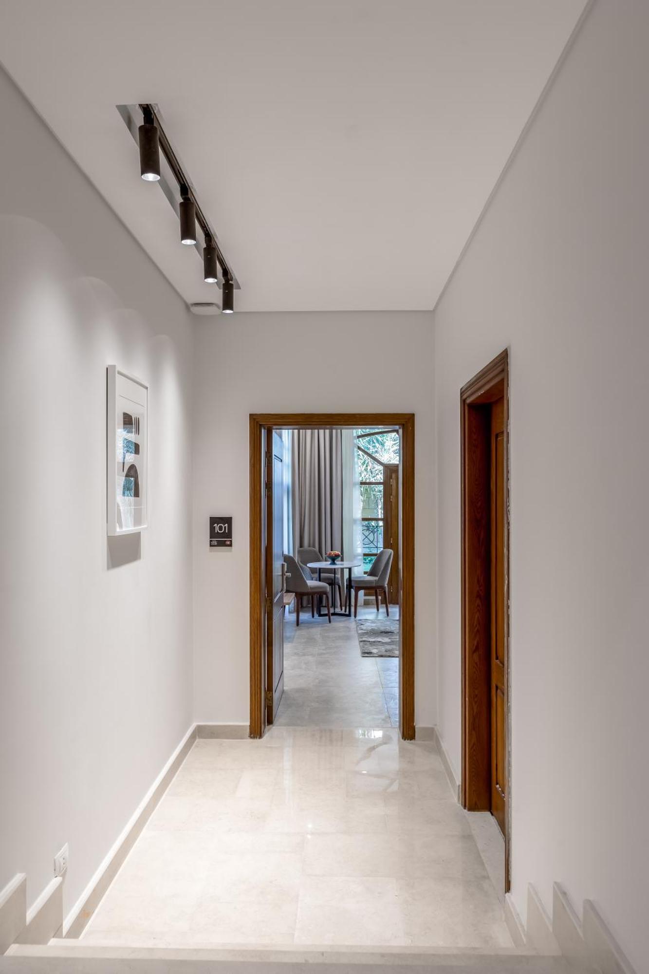 Livingville Nine Kaherah Luaran gambar