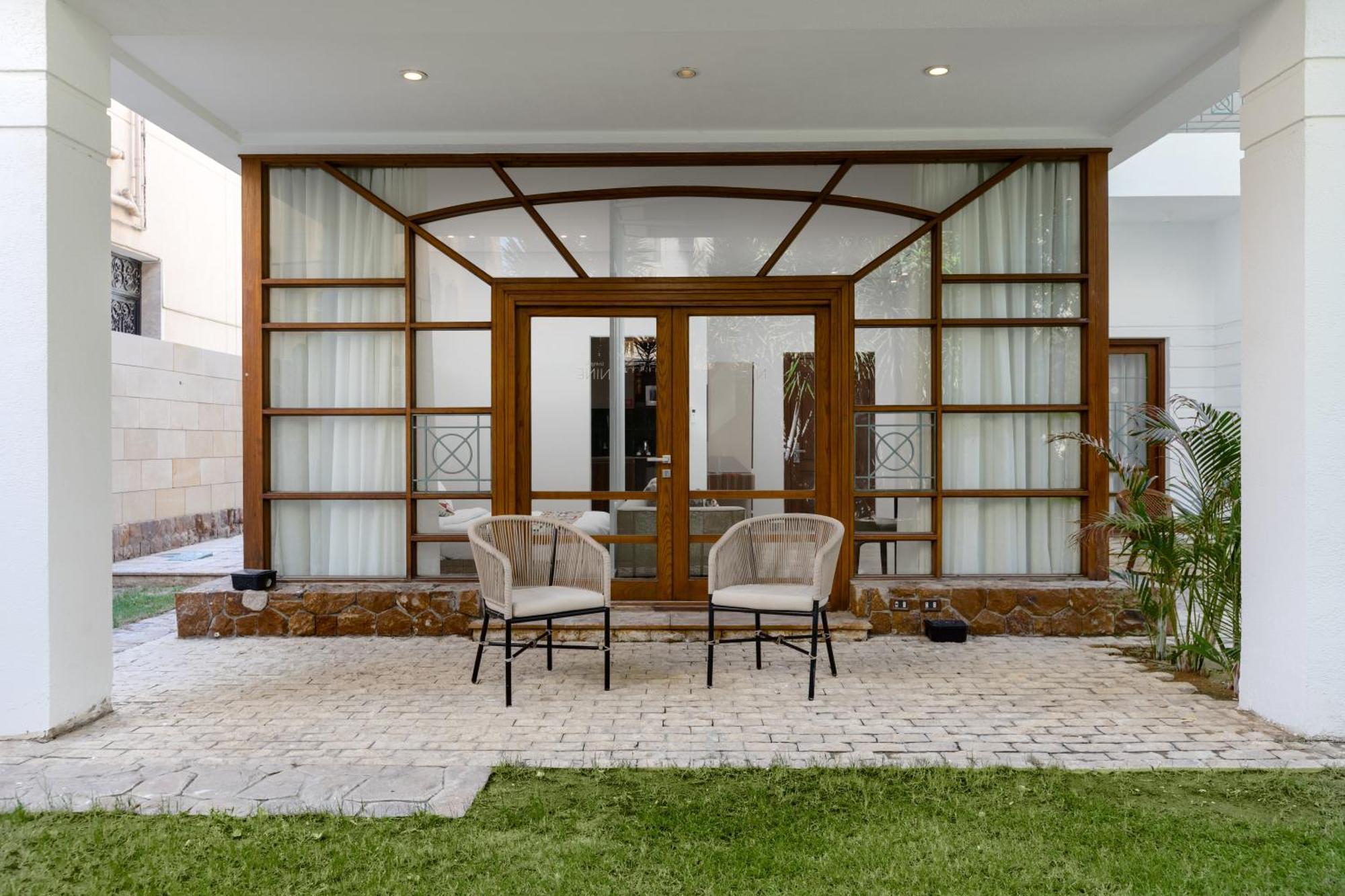 Livingville Nine Kaherah Luaran gambar