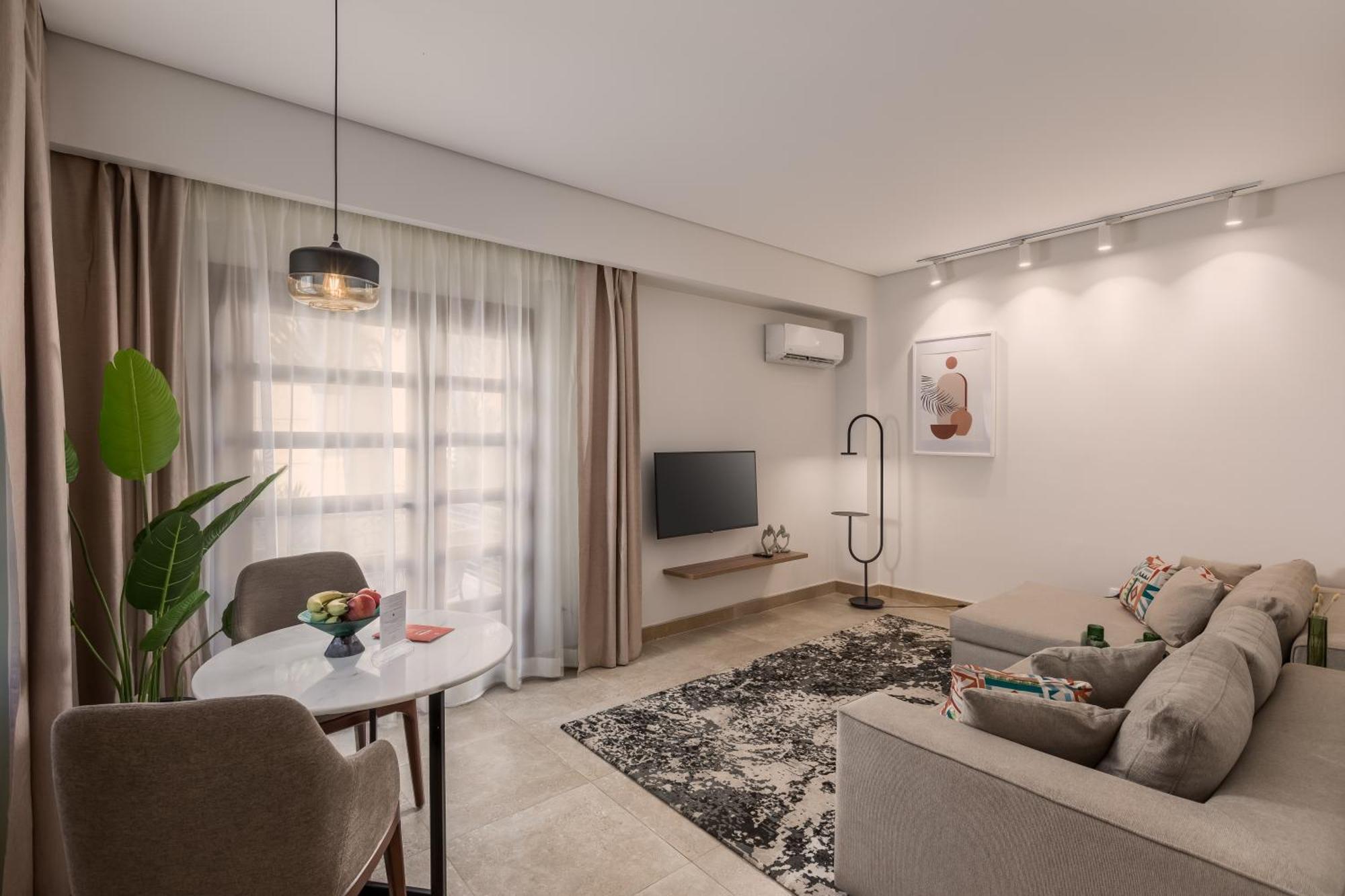 Livingville Nine Kaherah Luaran gambar