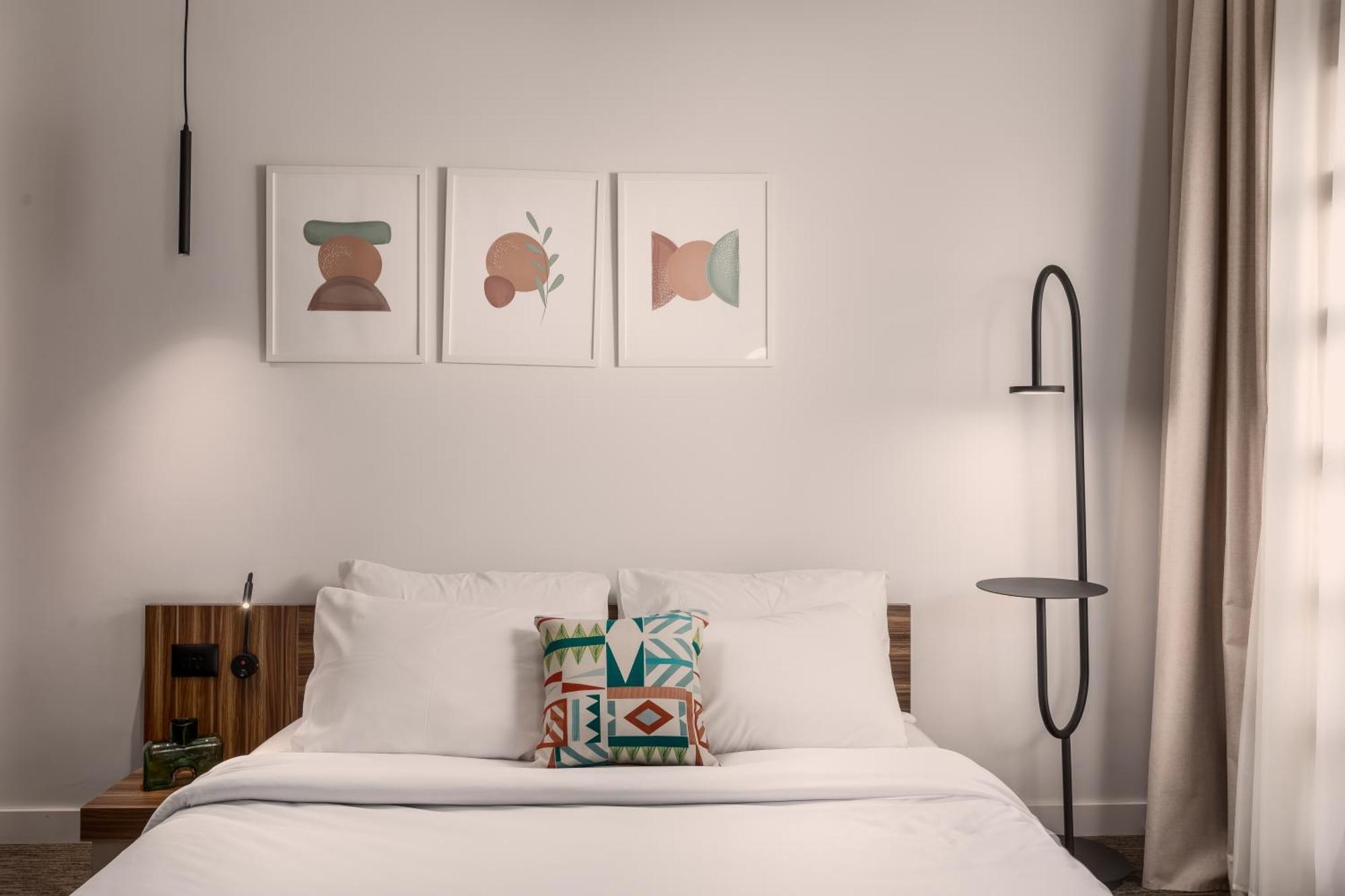 Livingville Nine Kaherah Luaran gambar