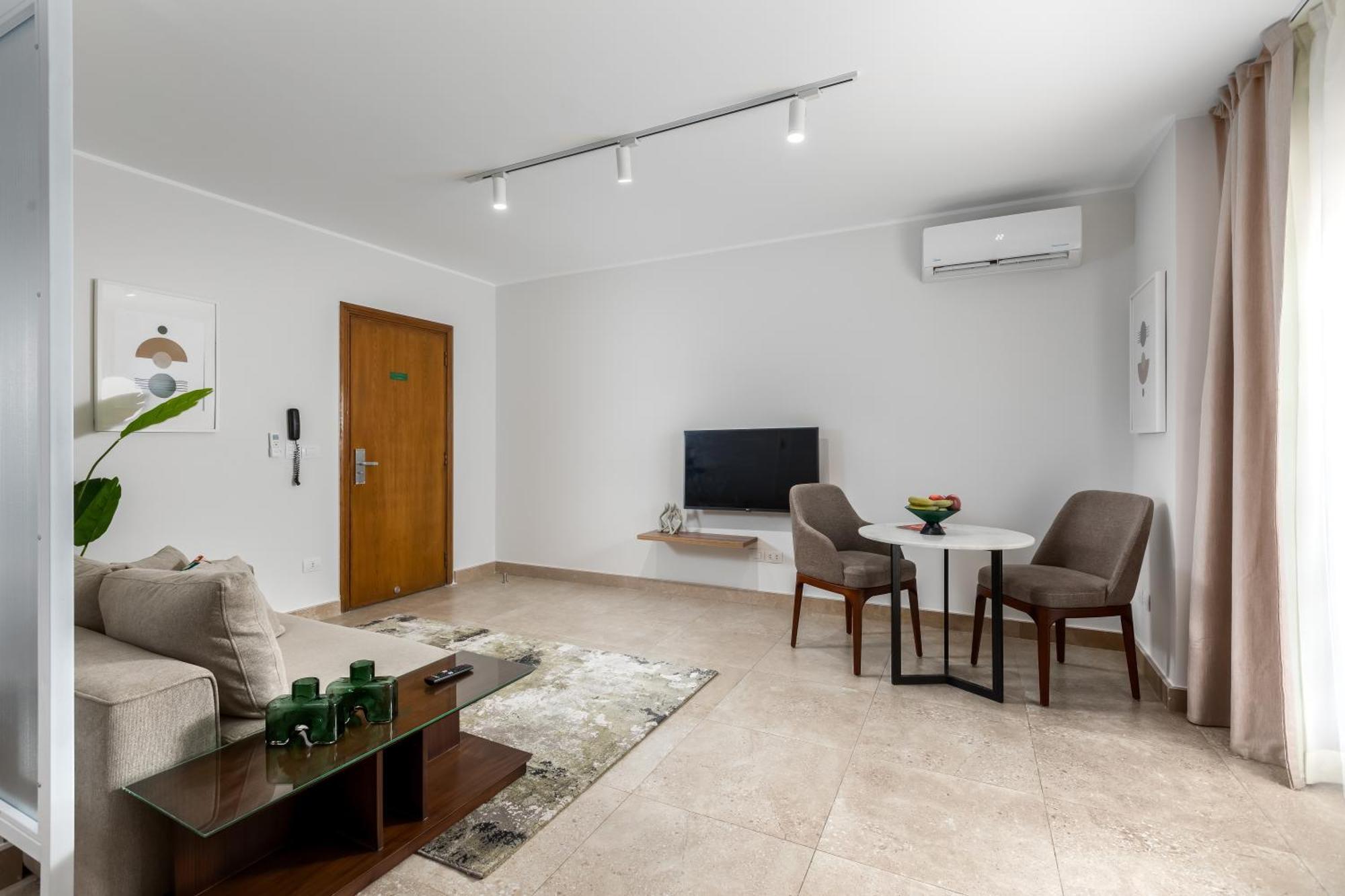 Livingville Nine Kaherah Luaran gambar